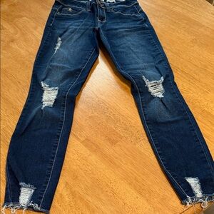 Stylish Distressed Ankle Jeans in Dark Blue.       Wanna Betta Butt?